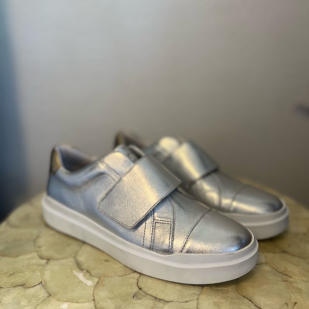 COLE HAAN GRAND SILVER SLIP ON VELCRO CLOSURE SNEAKERS 7.5